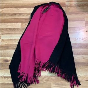E studio fringes reversible black/pink cape